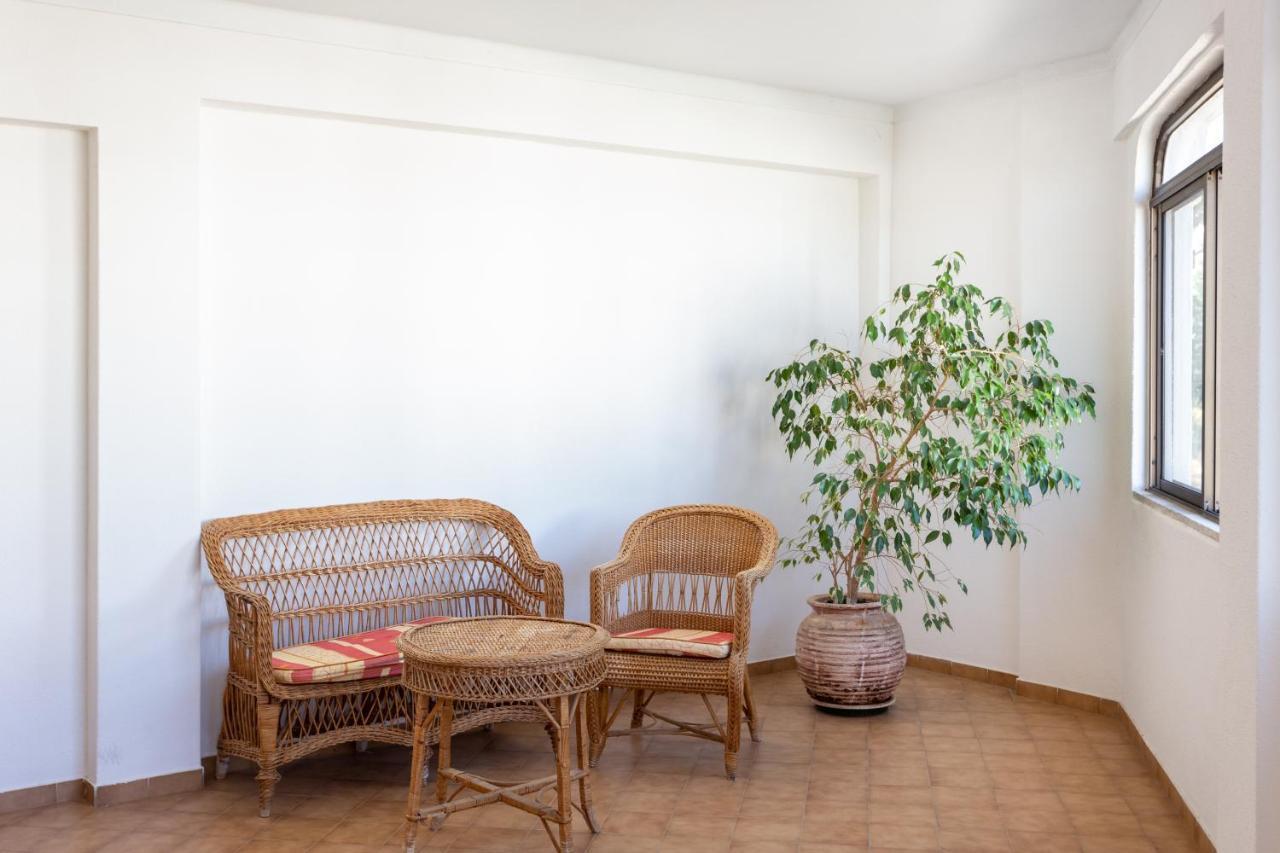 Host Wise - Bright Cozy Flats W Terrace & Pool Lejlighed Quarteira Eksteriør billede